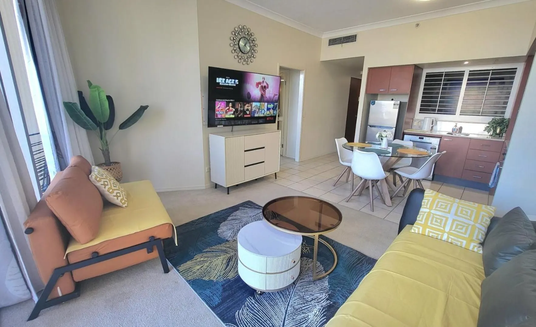 Beachside 2 Bedroom Apt In The Heart Of Surfers Paradise - Chevron Renaissance - Free Parking Gold Coast Australia
